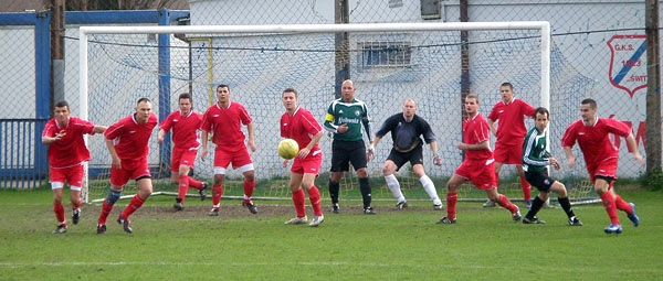 Liga okręgowa: CWKS 0-2 Ożarowianka