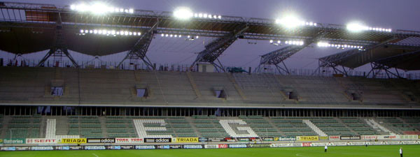 Stadion: Napis Legia z krzesełek