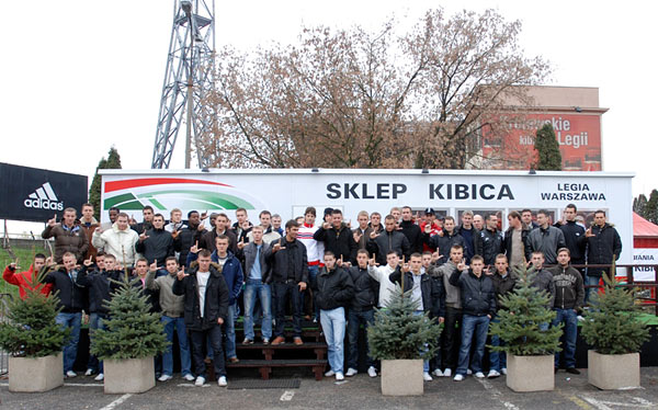 Otwarcie sklepu kibica o 12