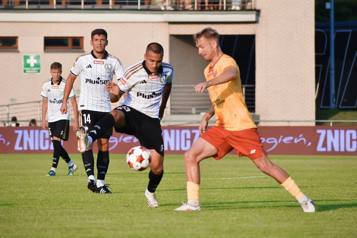 II liga: Hutnik Kraków 2-0 Legia II Warszawa. Trzecia porażka