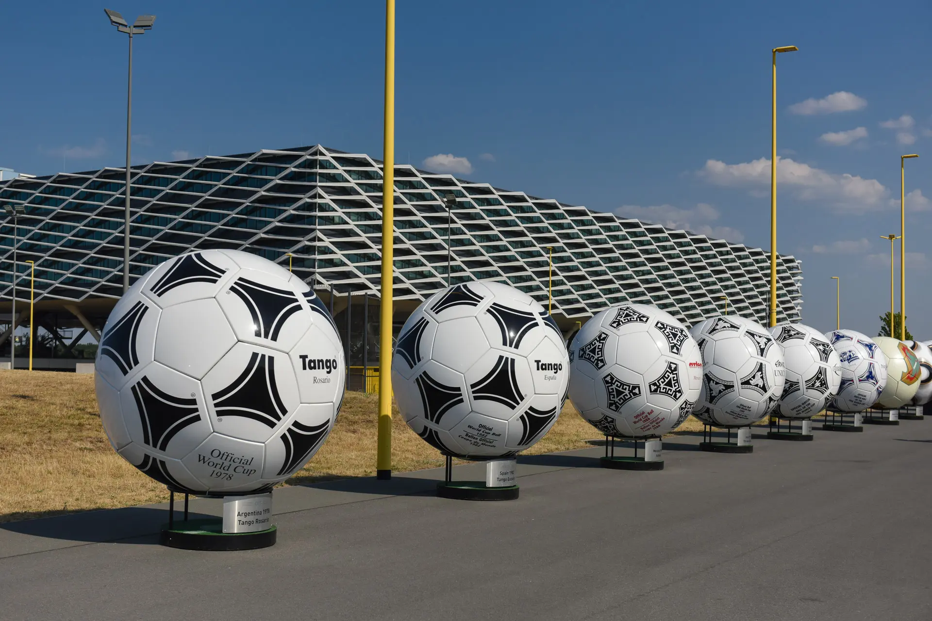Legia melduje się w "World of Sports" - kosmicznym świecie adidasa