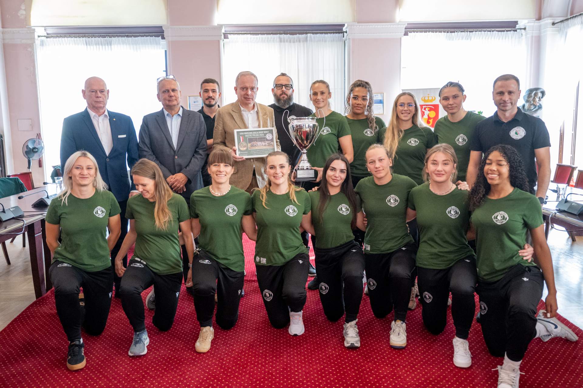 rugbistki w urzędzie miasta,rugby kobiet