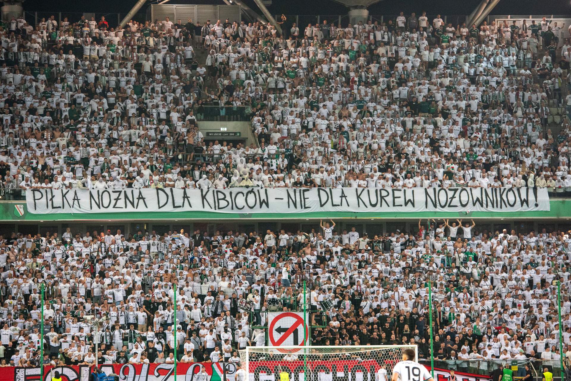 Legia Warszawa - Śląsk Wrocław transparent Wisła nożownicy