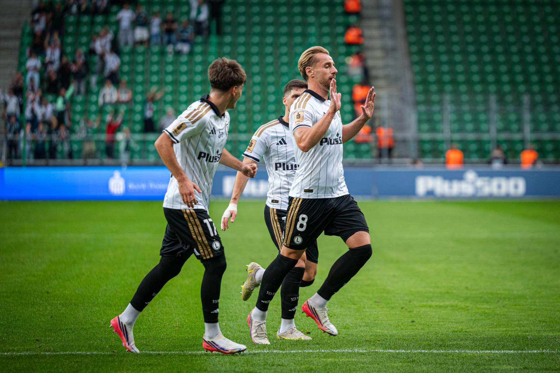 Legia Warszawa - Widzew Łódź Rafał Augustyniak gol radość,mecz-3650