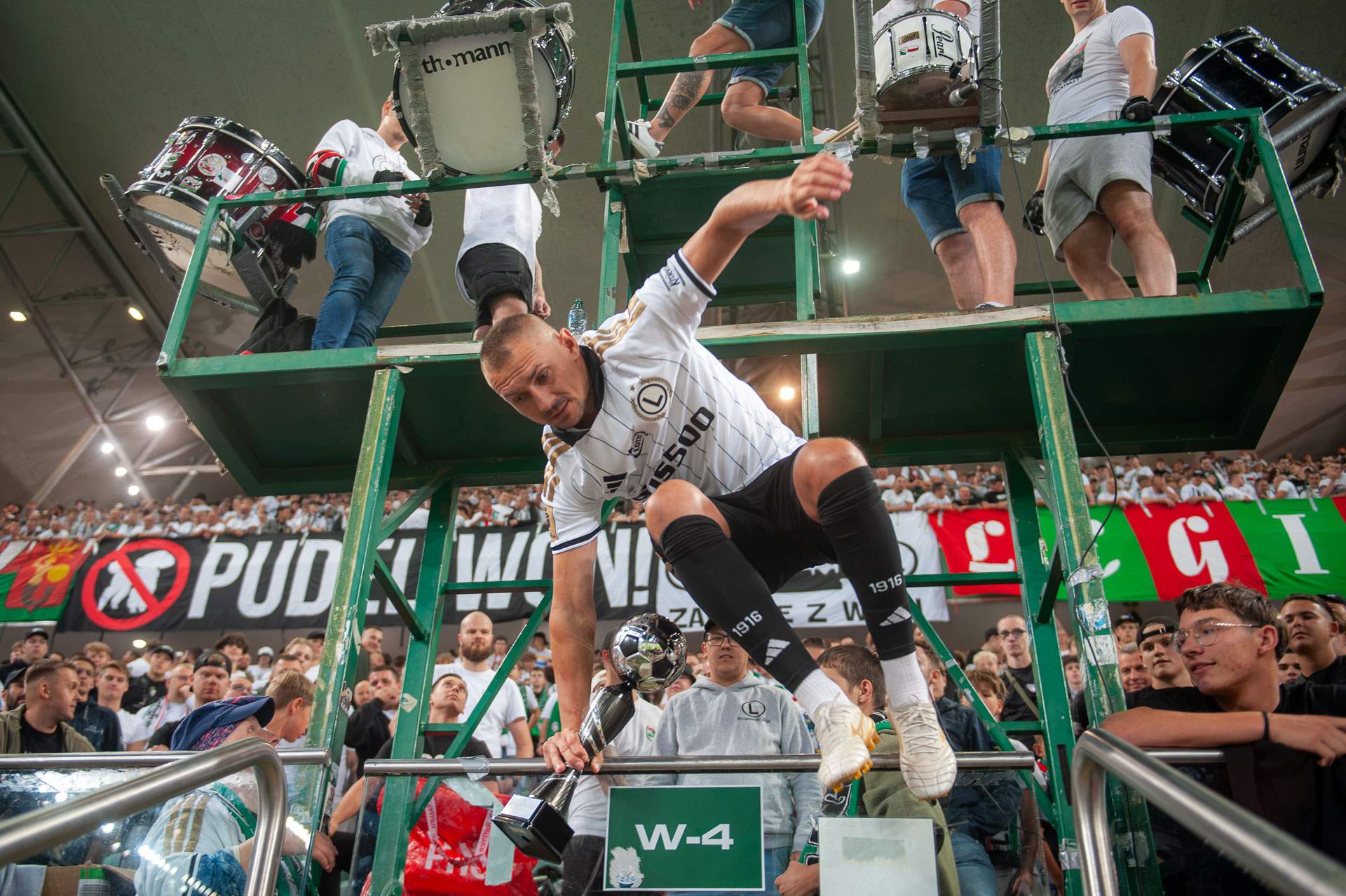 Legia Warszawa - Śląsk Wrocław Artur Jędrzejczyk gniazdo