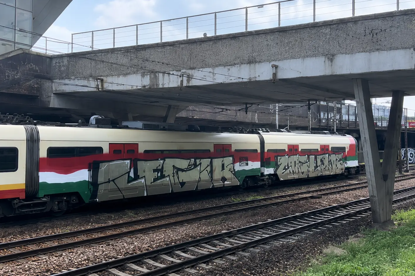 Nowe legijne graffiti: Pociąg Legia i Zagłębie (612)