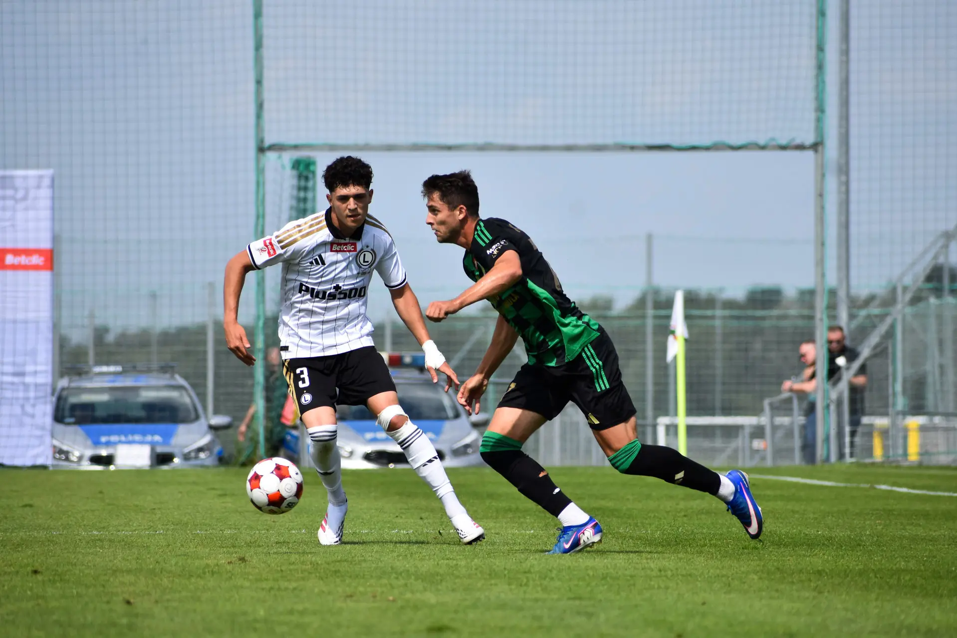 Legia II gra ze Świtem Szczecin
