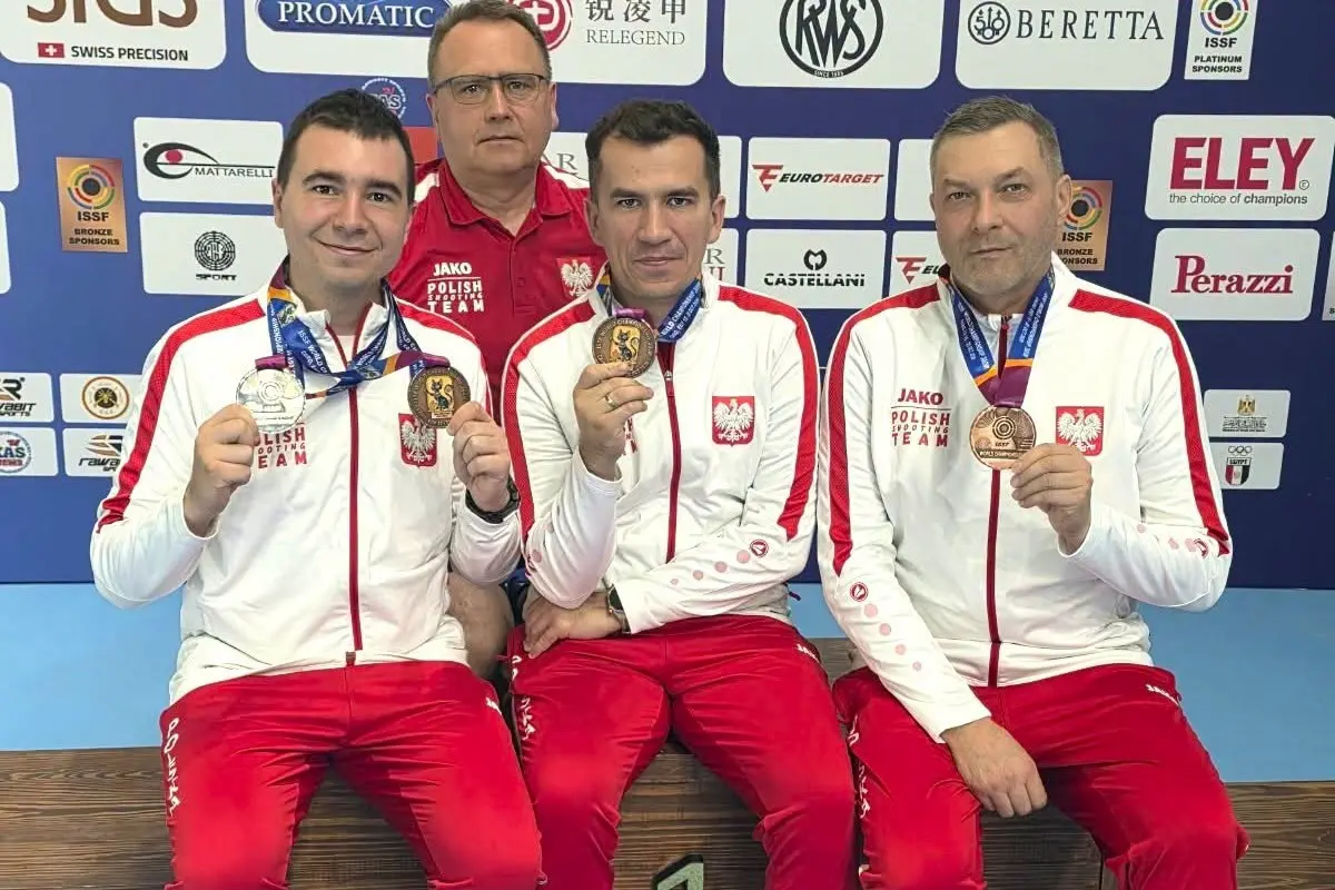 Brąz Bartnika w drużynie na MŚ 300m