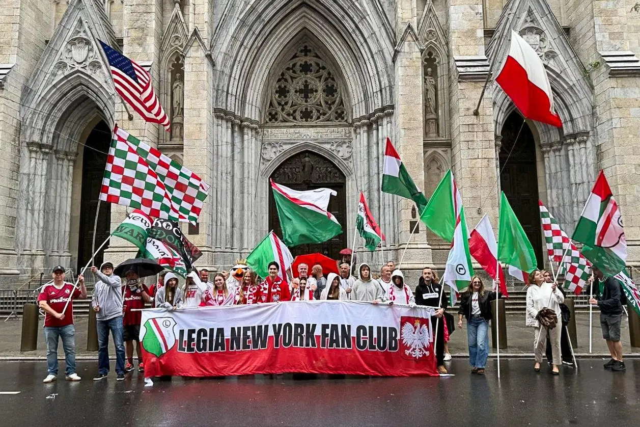 Przemarsz legionistów na 89. paradzie Pułaskiego w Nowym Jorku