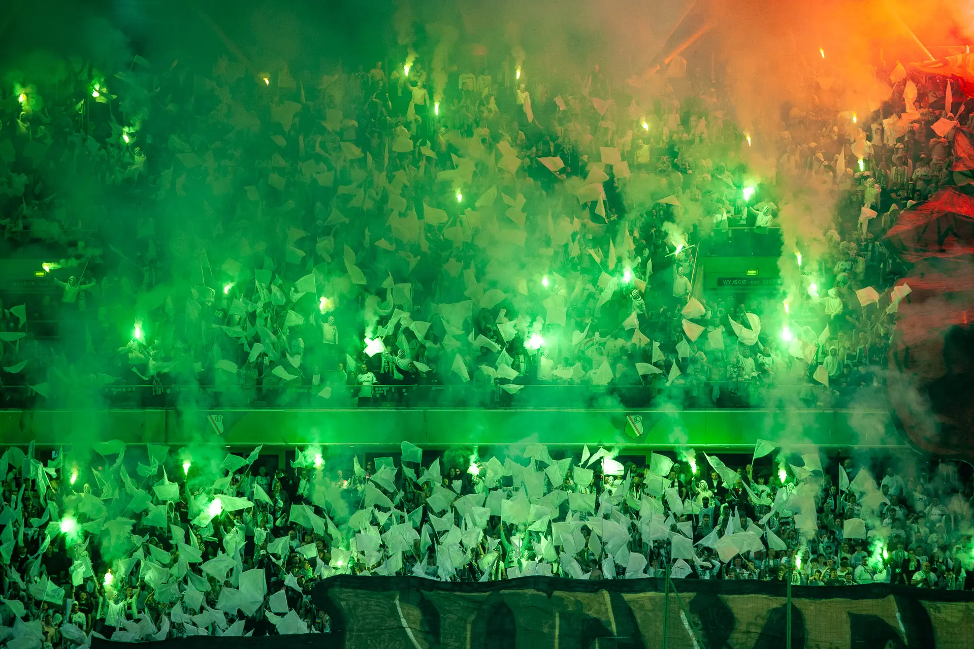 Legia sprzedała 5300 karnetów i 2500 subskrypcji