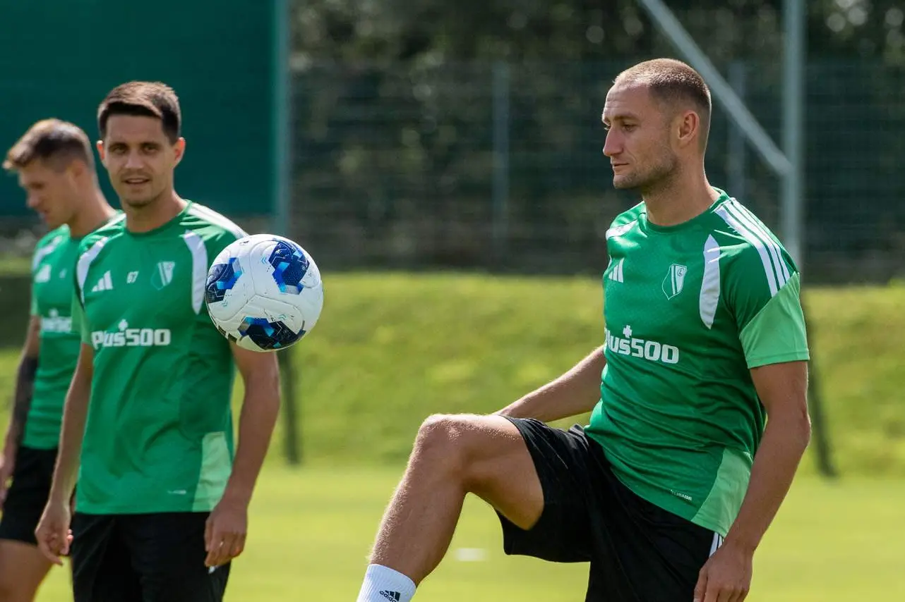 Pierwszy trening Jana, odwiedziny Janka. Sześciu nieobecnych